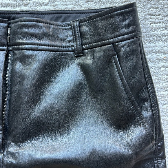 Aritzia Command Cropped Pant, black, size 6 - Picture 4 of 9